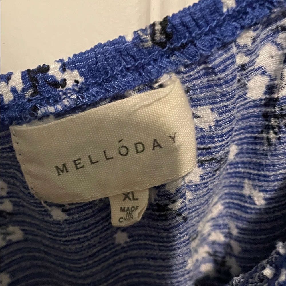 ❤️MELLODAY Navy and White Floral Blouse - Picture 2 of 5